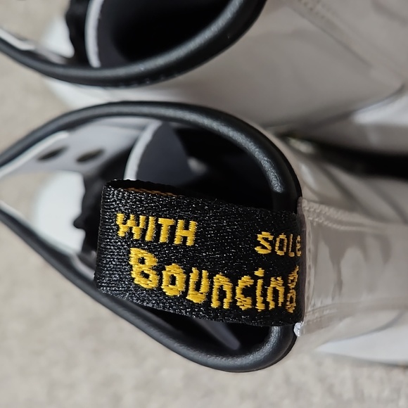 1460 Women's Patent Leather Lace-up Boots - Picture 6 of 8